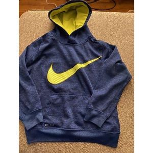 Boys youth Nike Sweatshirt size (7)